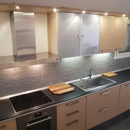 شقة Sea And Park View Flat With Jacuzzi Steam Bath فولوس