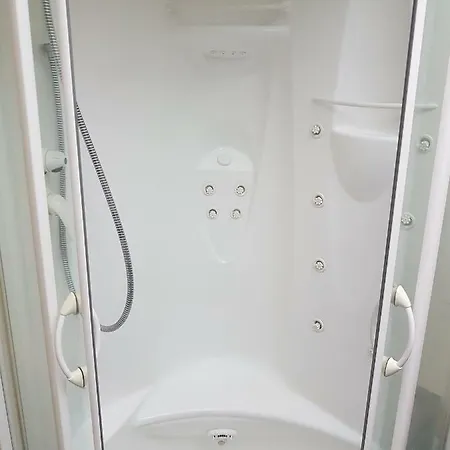 Sea And Park View Flat With Jacuzzi Steam Bath ヴォロス